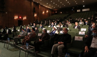 رونمایی از ترجمه ۲۰ زبانه نامه سپهبد قاسم سلیمانی برای دخترش فاطمه در دانشگاه تهران